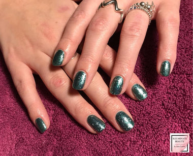 User submitted image displaying the Halo gel polish 'Emerald' painted on their nails
