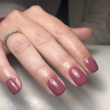 nails painted with the Halo gel polish shade 'Heather'
