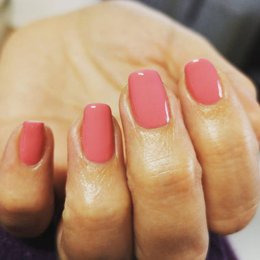 Pink nail set using the Halo gel polish shade 'Rose'