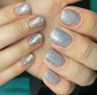 Silver glitter nail look using the Halo gel polish shade 'Magic'