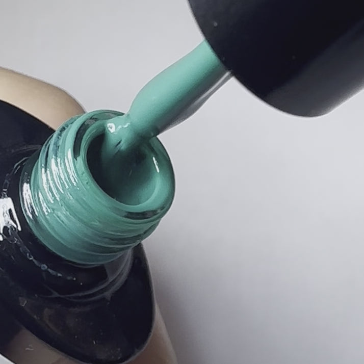 Product video of Pure Nails' Halo Gel Polish in the shade 'Destiny'