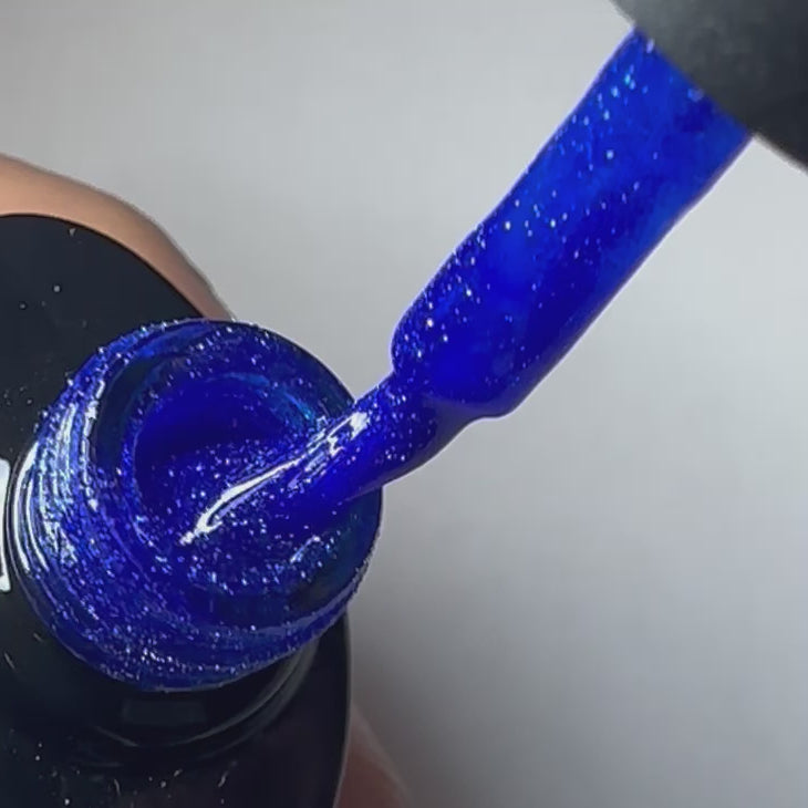 Product video showcasing the Halo glitter gel polish shade 'Gala'