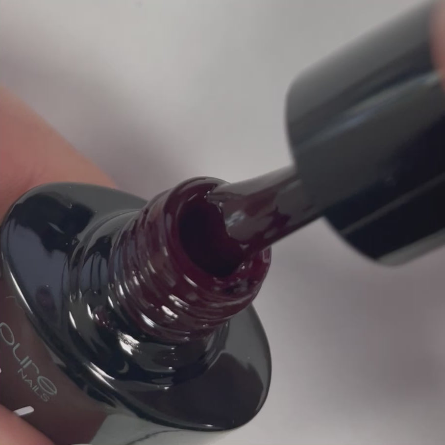 Product video showcasing the Halo gel nail polish shade 'Toasty'