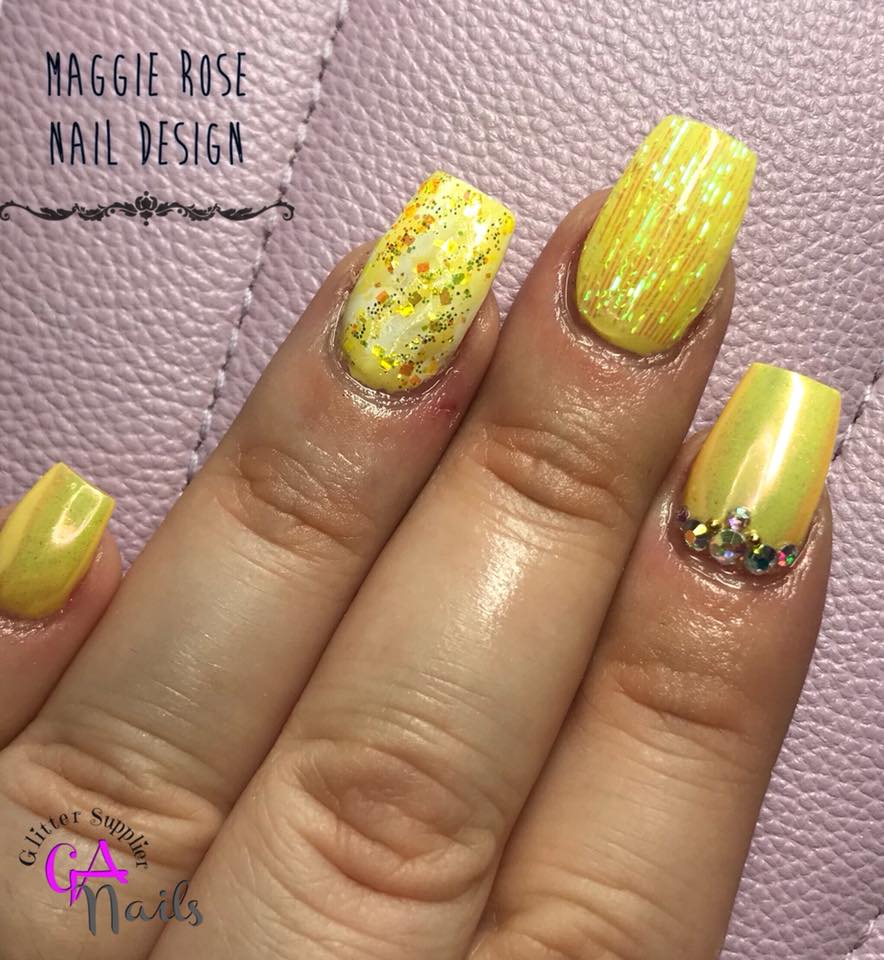 
            
                Load image into Gallery viewer, Halo Gel Polish 8ml Mellow Yellow
            
        
