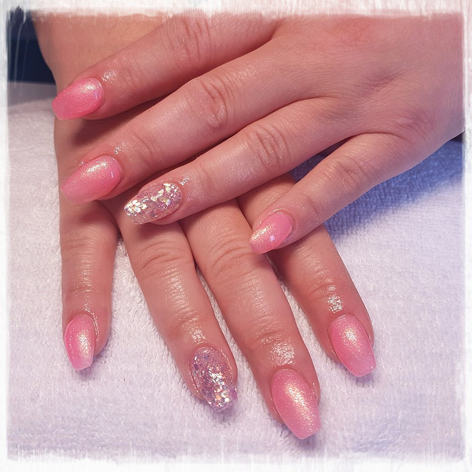 
            
                Load image into Gallery viewer, Halo Gel Polish 8ml Pink Shimmer
            
        