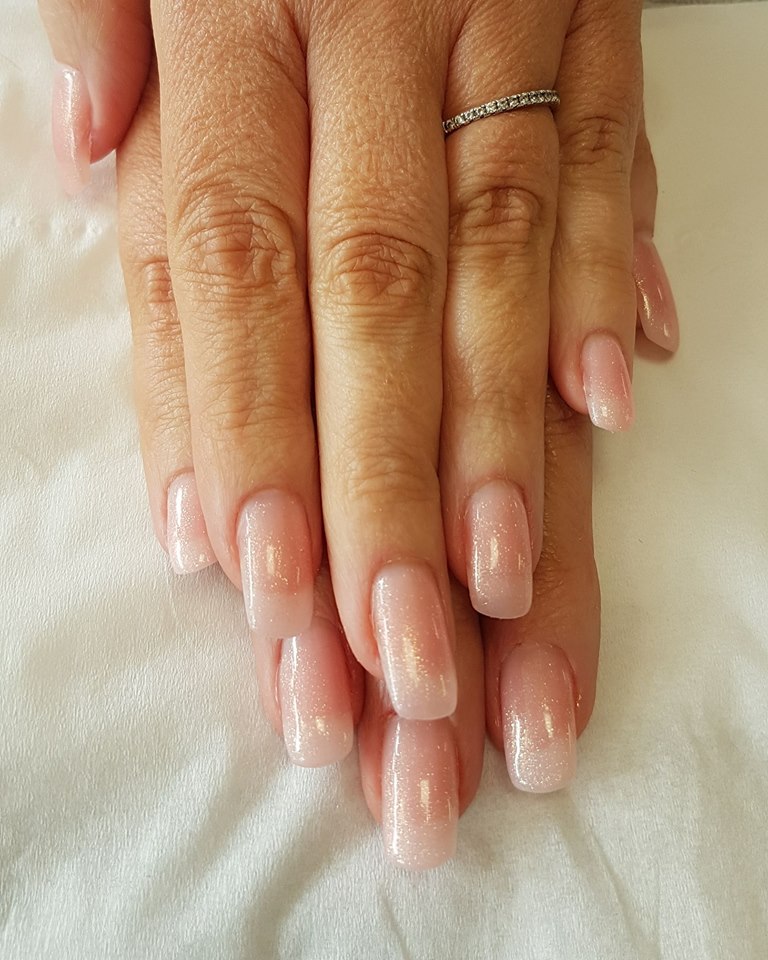 
            
                Load image into Gallery viewer, Halo Gel Polish 8ml Pink Shimmer
            
        